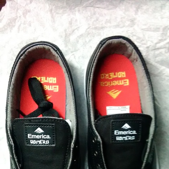 Emerica men size 7 - new with defect - Picture 4 of 7